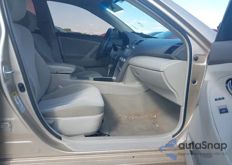 2011 Toyota Camry Le z USA, uszkodzony, nr VIN 4T1BF3EK3BU770297